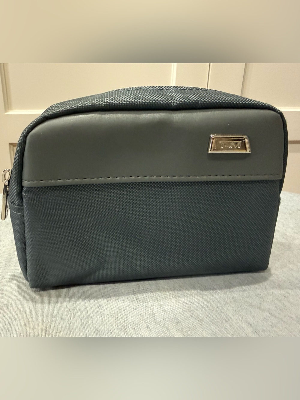 Tumi/Delta Dark Gray Toiletry Dopp Kit